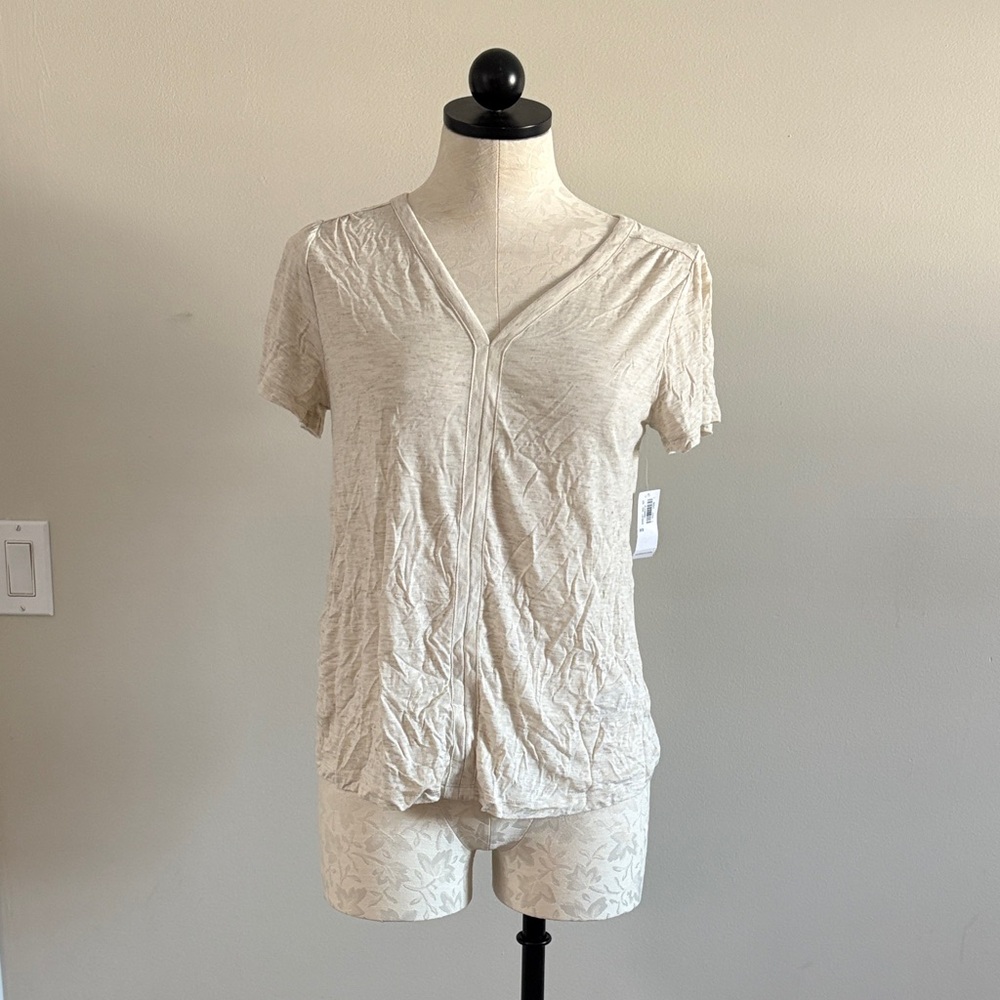 Old Navy Cream Short Sleeve V-Neck Tee